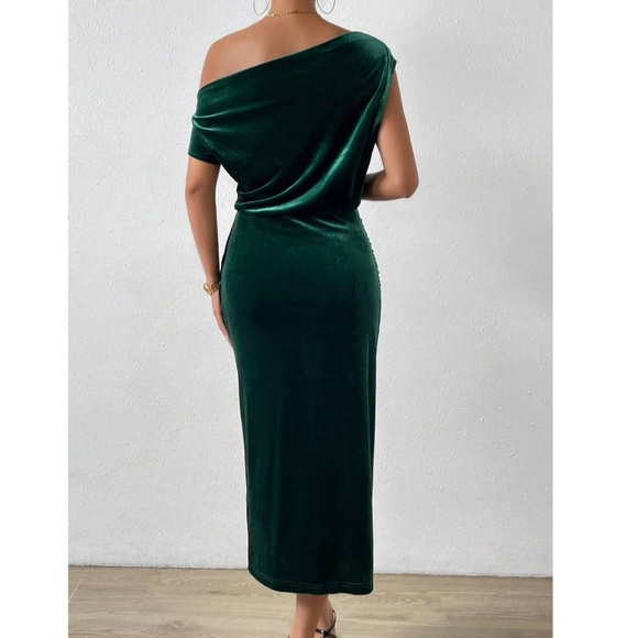 Luxe Velvet One Shoulder Ruched Party Evening Dress - Picture 8 of 10